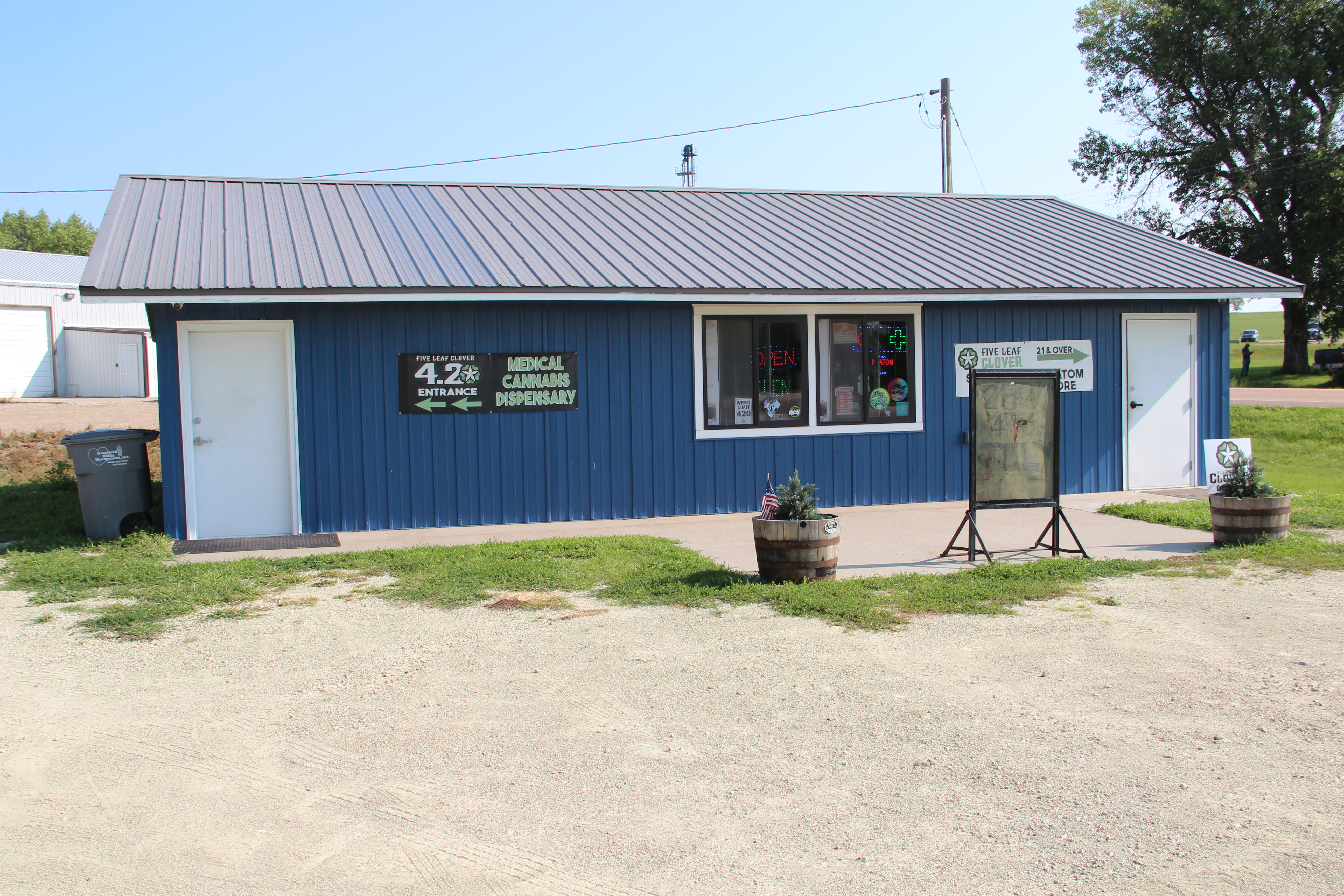 FIVE LEAF CLOVER SMOKE SHOP — Colome, SD real estate photo thumbnail 2