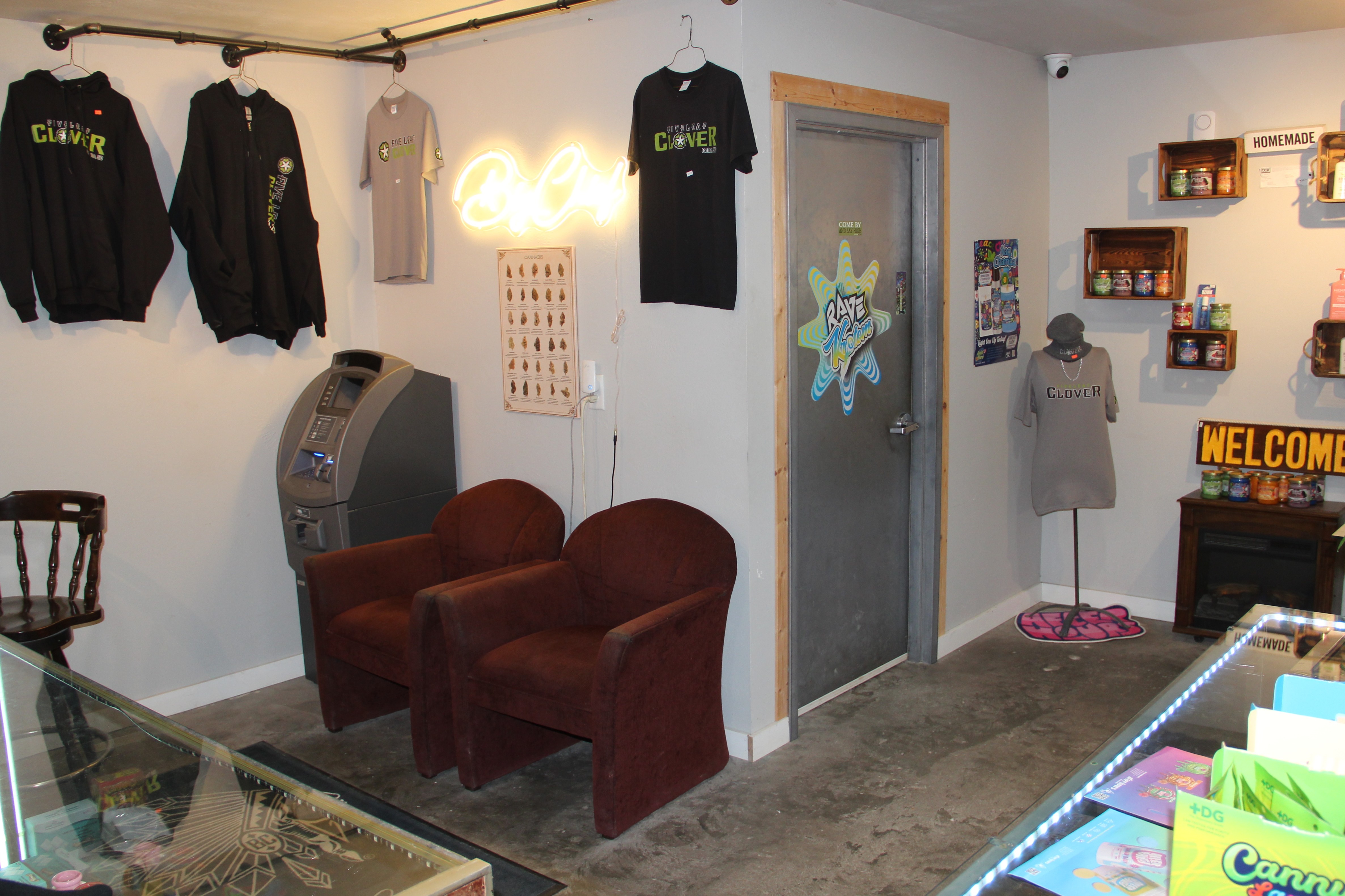 FIVE LEAF CLOVER SMOKE SHOP — Colome, SD real estate photo thumbnail 14