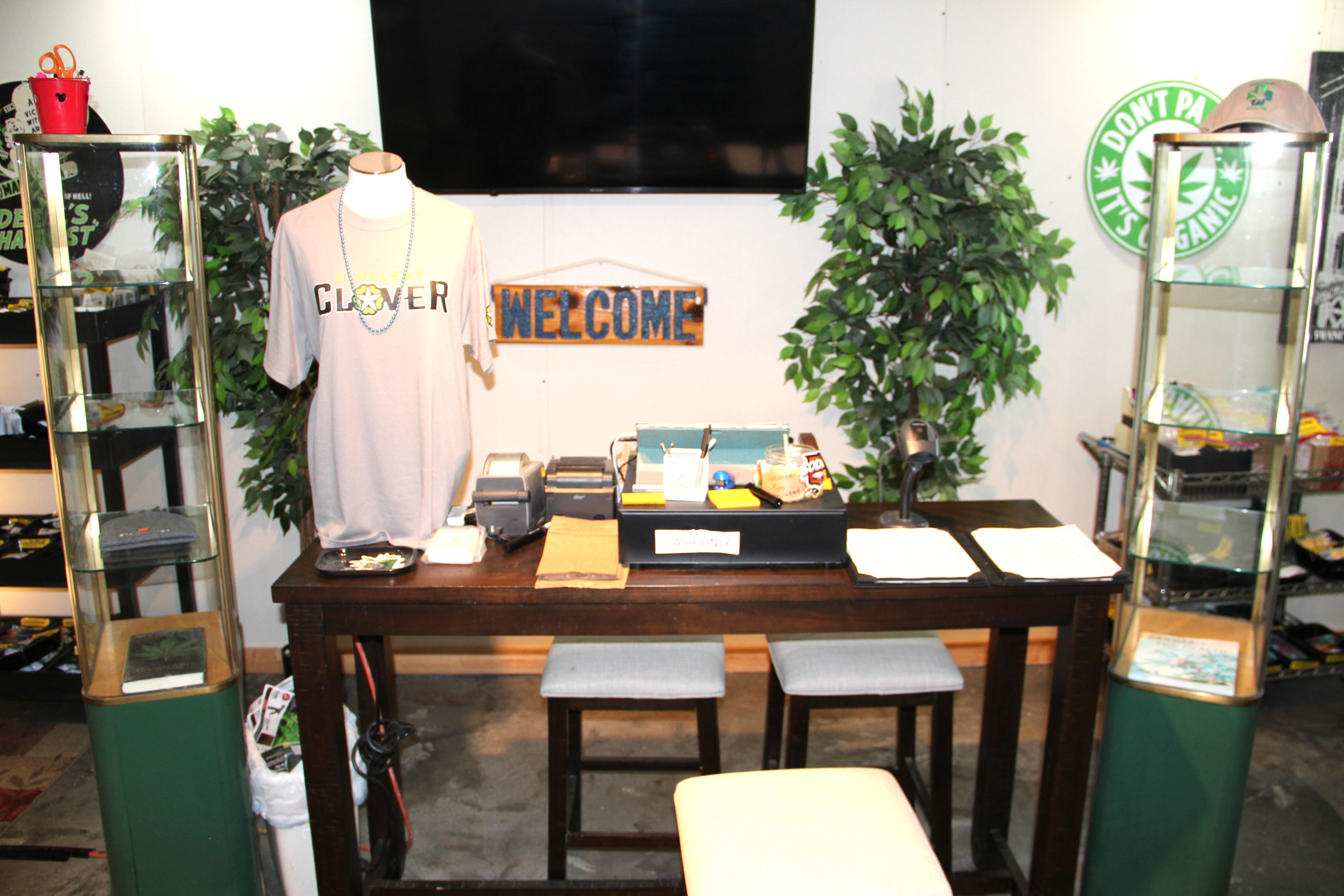 FIVE LEAF CLOVER SMOKE SHOP — Colome, SD real estate photo thumbnail 13