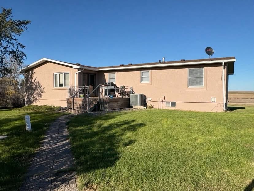 Split Level Home on 20 Acres with Machine Shed — Winner, SD real estate photo thumbnail 5